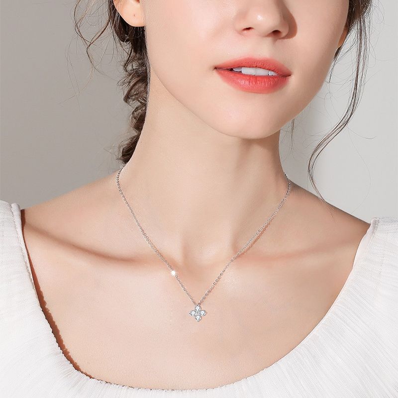 DEC Four-leaf Clover Moissanite Necklace